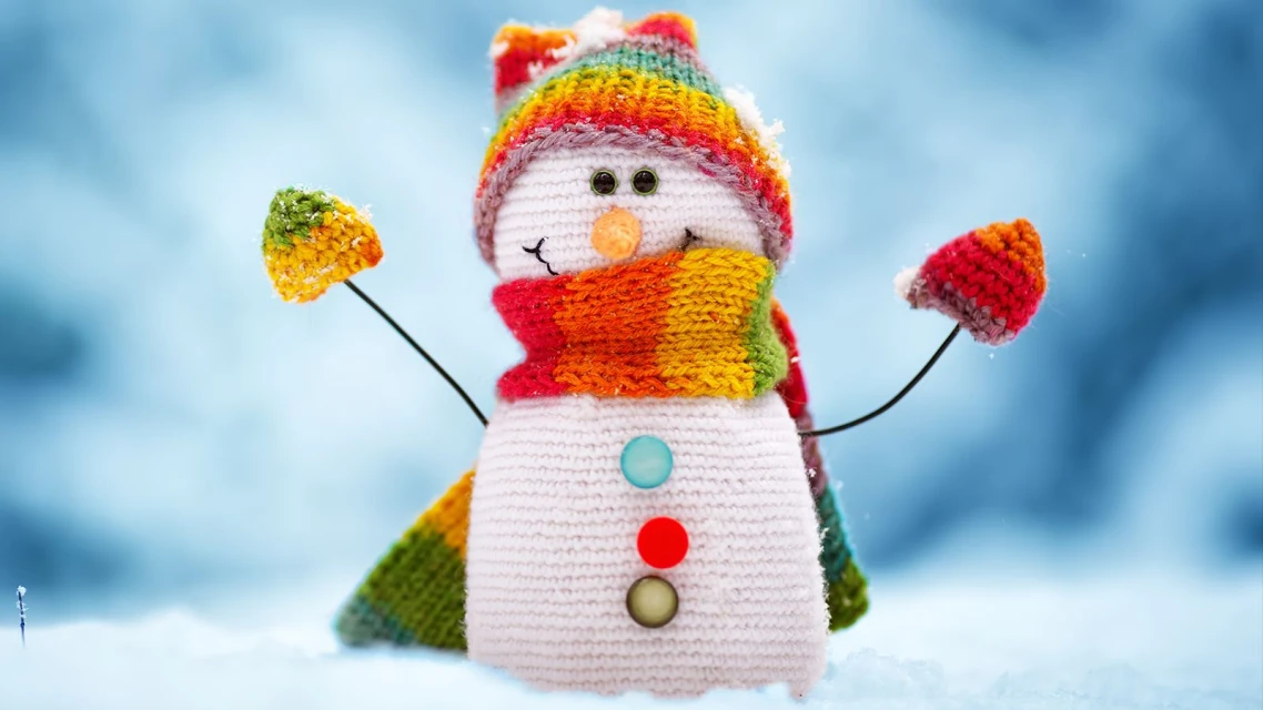 Fare un pupazzo di neve con materiali riciclati: 5 idee per divertirsi con i bambini