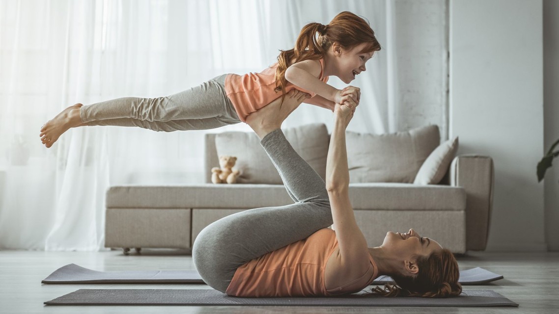 5 posizioni yoga da provare insieme ai bambini