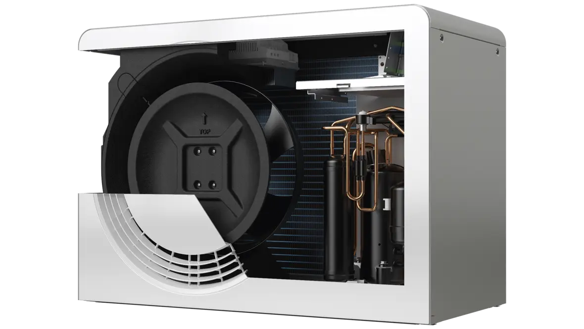 Innenansicht der Bosch Compress 5800i AW Wärmepumpe mit sichtbarem Ventilator, Wärmetauscher und Kältekreislaufkomponenten.