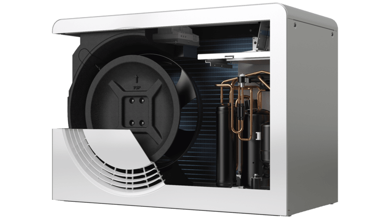 Innenansicht der Bosch Compress 5800i AW Wärmepumpe mit sichtbarem Ventilator, Wärmetauscher und Kältekreislaufkomponenten.