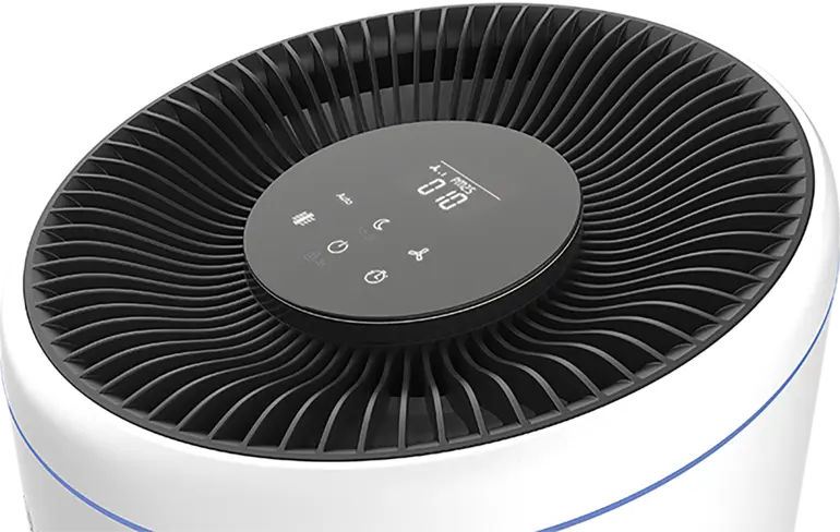 Schräge Draufsicht auf die Bedienoberfläche eines Bosch Air 4000 Luftreinigers mit Display und Sensortasten.