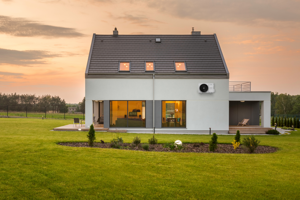 New building with a terrace and surrounded by a lot of green space, on the outer facade the Bosch Climate 3000i outdoor unit New building with a terrace and surrounded by a lot of green space, on the outer facade the Bosch Climate 3000i outdoor unit