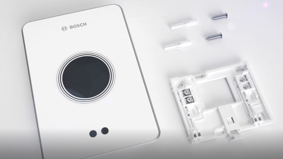 Regulátor EasyControl s príslušenstvom na inštaláciu na stenu Regulátor EasyControl s príslušenstvom na inštaláciu na stenu