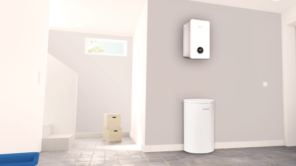 Kondenzačný plynový kotol a zásobník teplej vody Bosch inštalovaný v práčovni moderného domu Kondenzačný plynový kotol a zásobník teplej vody Bosch inštalovaný v práčovni moderného domu