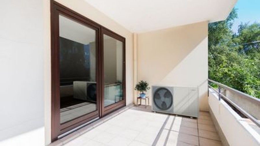 Climate 7000i with dog #CoolLikeABosch