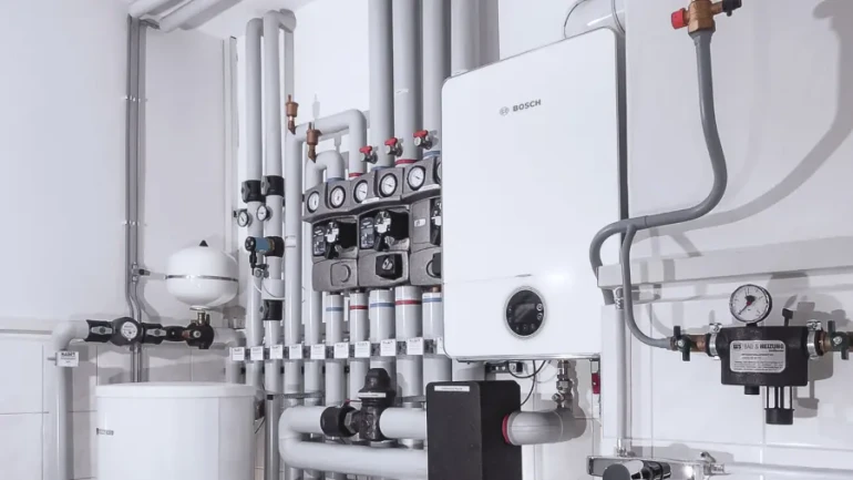 Газовий конденсаційний котел Bosch у котельні