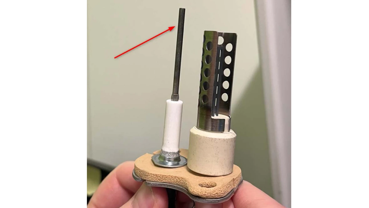 Visual inspection of the flame rod 1