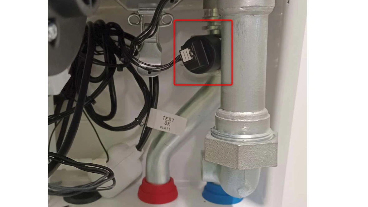 Inspect the wire between the pressure sensor and the UBA3 control